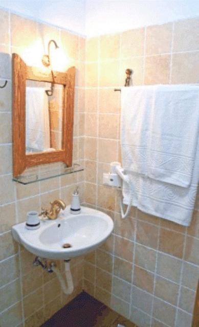 Nimbus Guesthouse Sidhirokhorion Ngoại thất bức ảnh